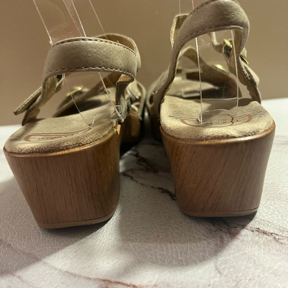 Dansko Sandi Beige Leather Slingback Wedge Sandals Shoes Size 40 9.5 10 US. - Picture 4 of 8